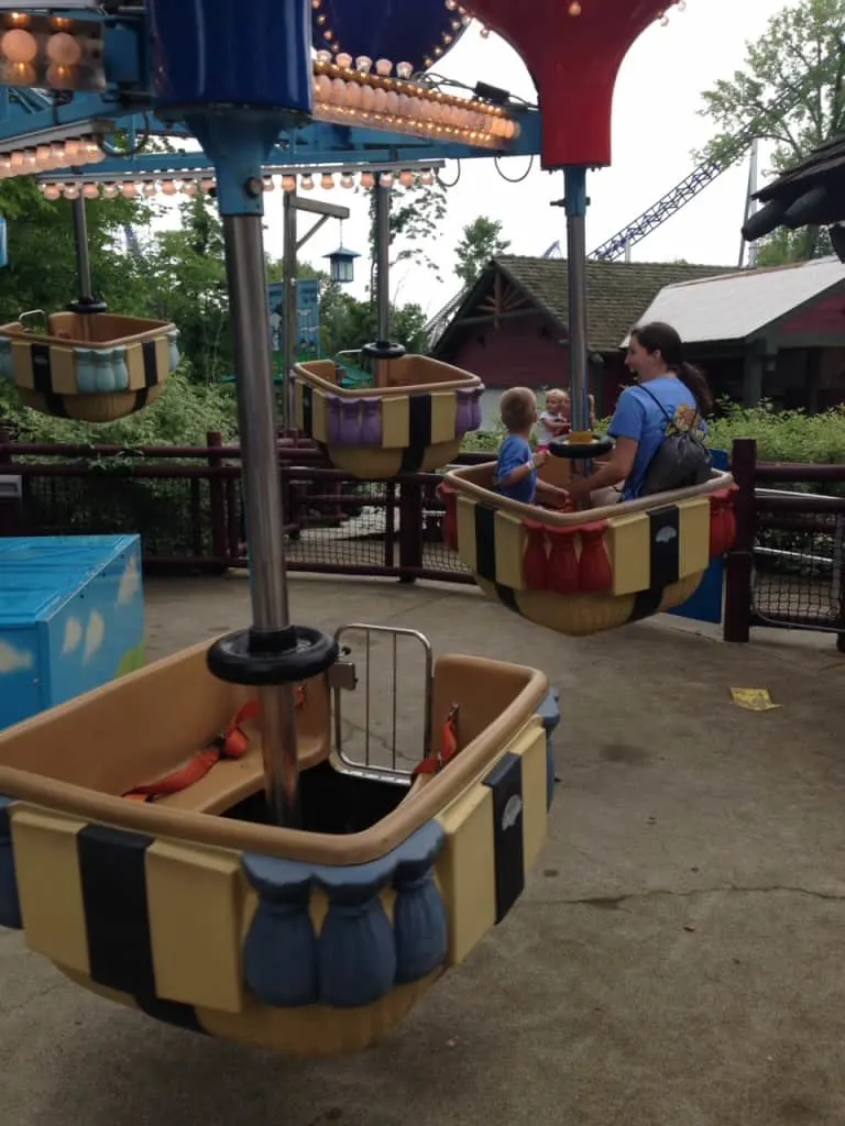 camp snoopy hot air balloon ride