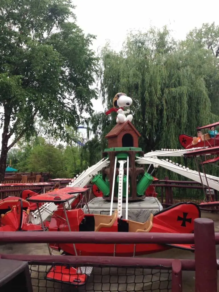 camp snoopy  flying ace ride