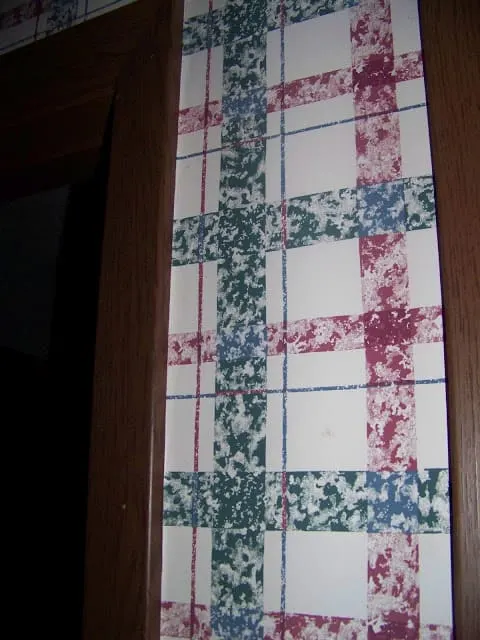 closeup of the other layer of 80s wallpaper in the kitchen before the rennovation