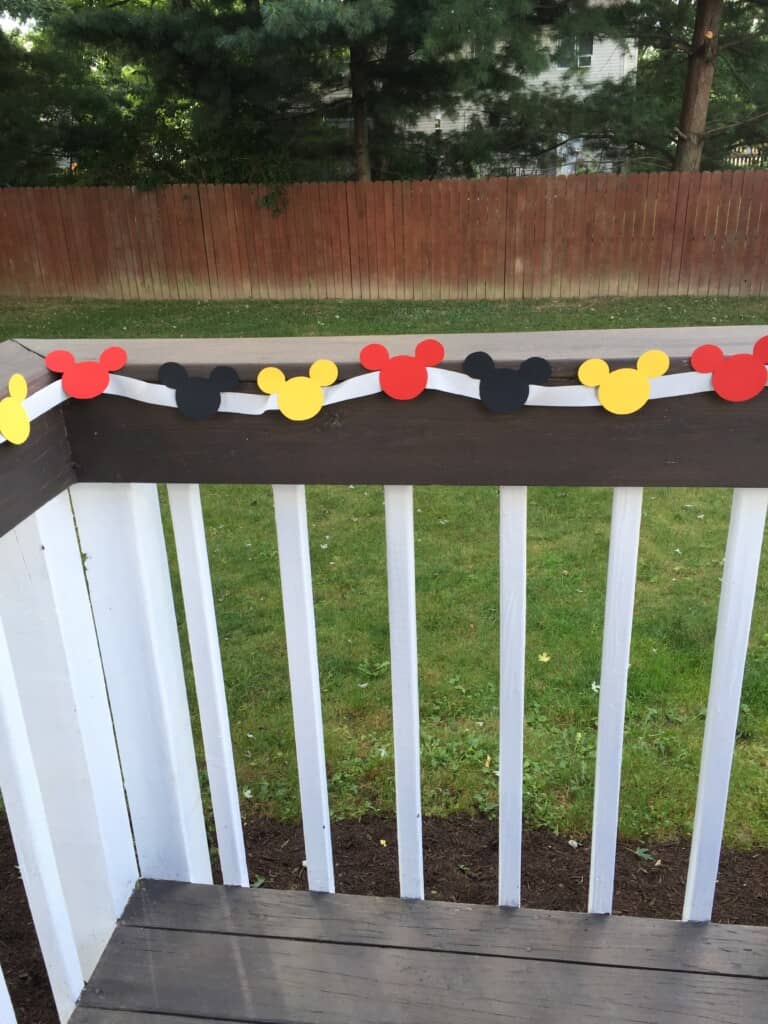 DIY Mickey Mouse Ears Garland Tutorial