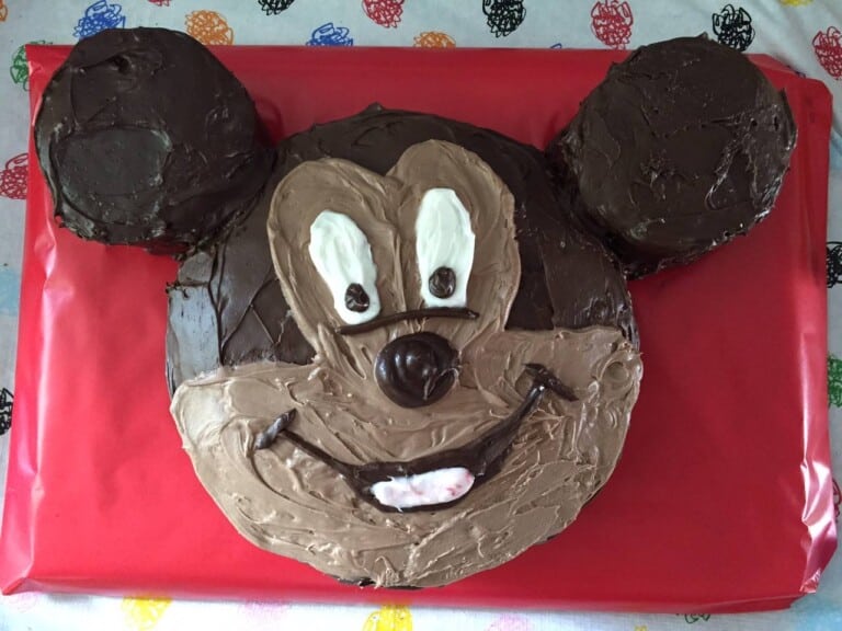 How to DIY a Mickey Mouse Cake