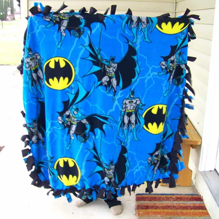 How to Make a No-Sew Fleece Throw