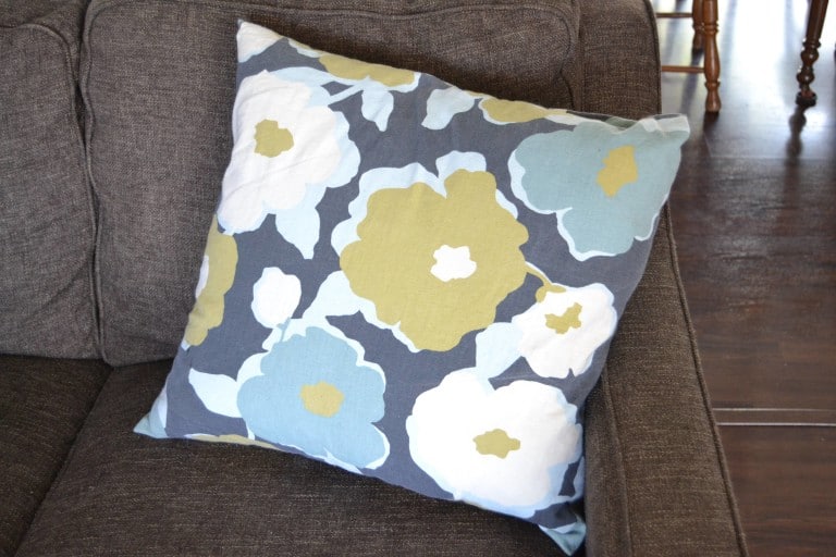 Easy Pillow Cover Tutorial