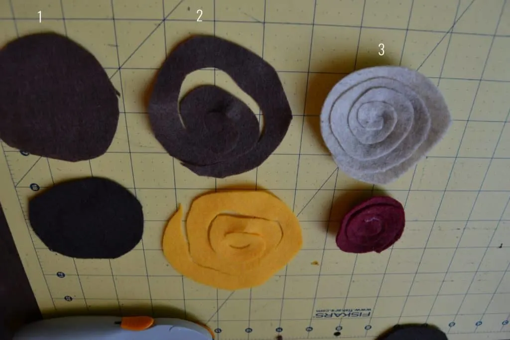 diy spiral felt flower steps