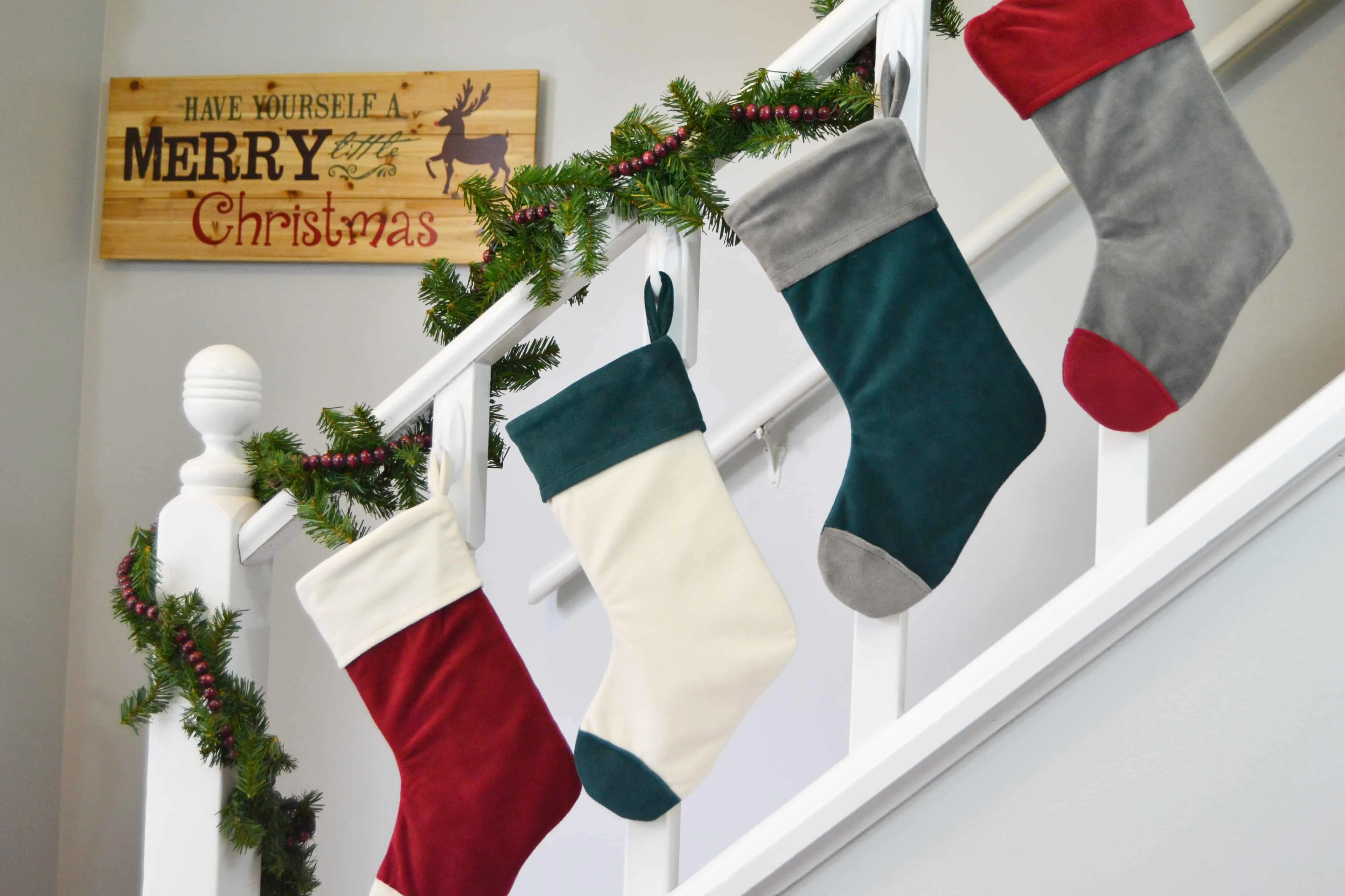 free Christmas stocking pattern- cuffed Christmas stocking