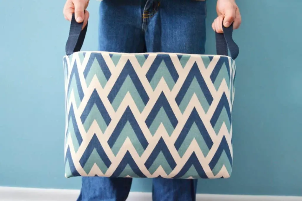 diy fabric basket tutorial- how to make a fabric basket