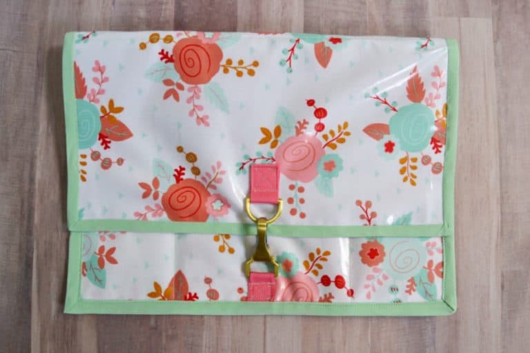 DIY Toiletry Bag [Full Tutorial to Make a Hanging Travel Bag]