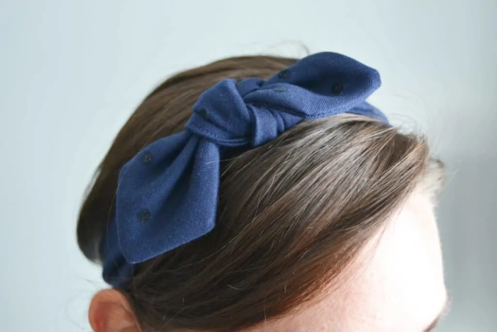 Learn how to sew a knotted headband quickly using this easy to follow step by step tutorial with pictures. #diyknottedheadband #howtosewaheadband