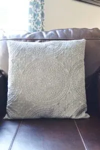 easy pillow cover tutorial