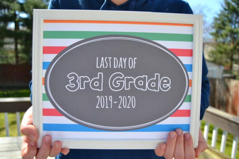last day of third grade sign