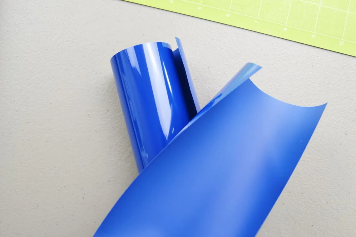 the Iron-on vinyl showing both the shiny and matte sides