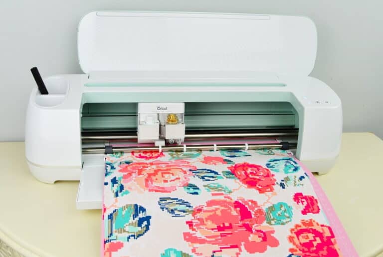 15 Cricut Easter Projects