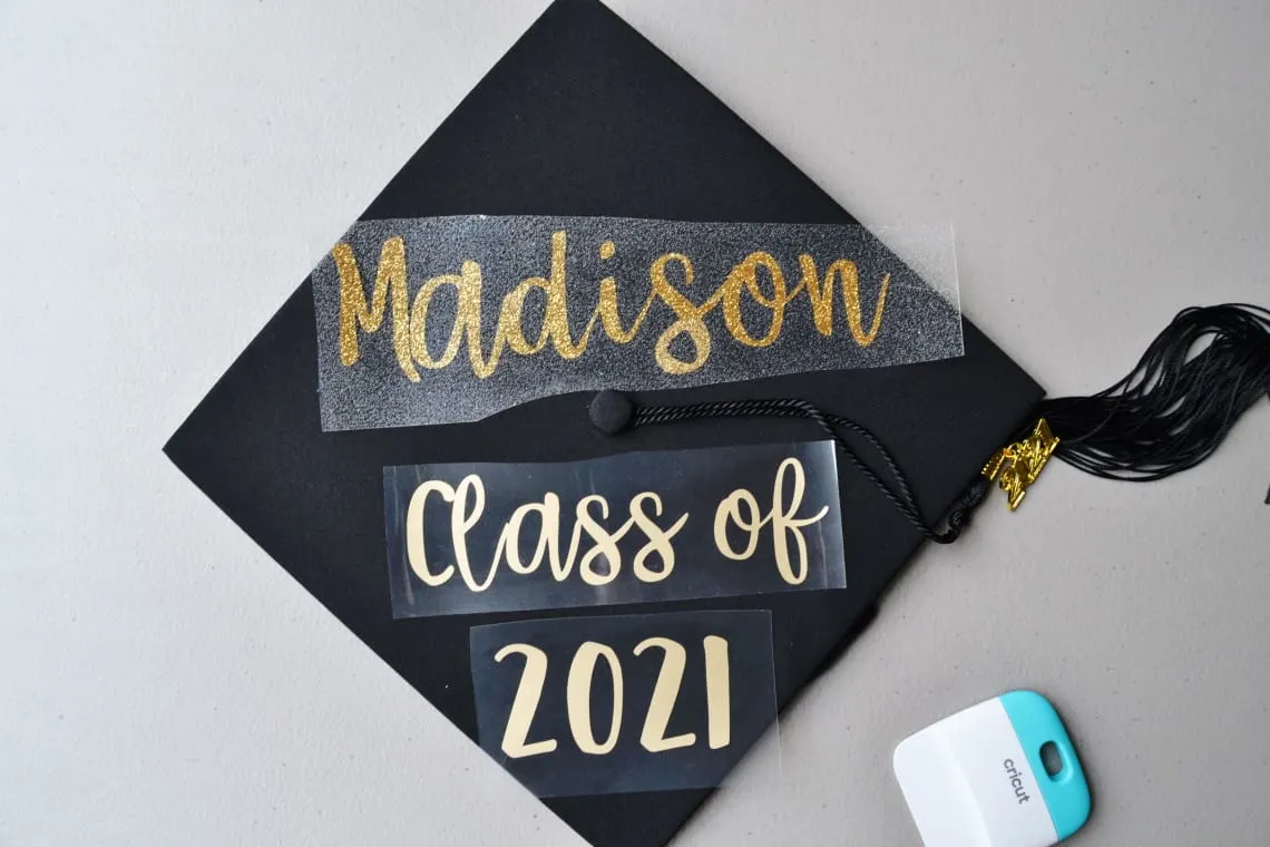 how to decorate a cap for graduation applying the iron on vinyl