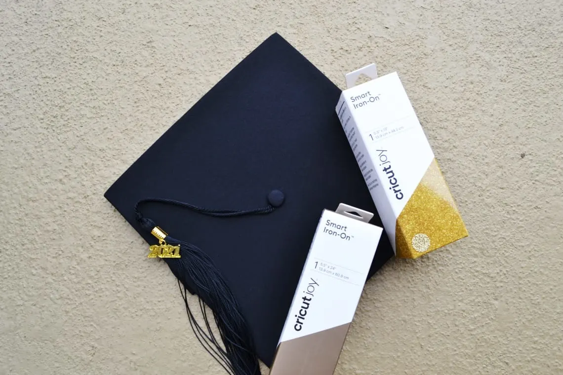 materials for a decorated graduation cap