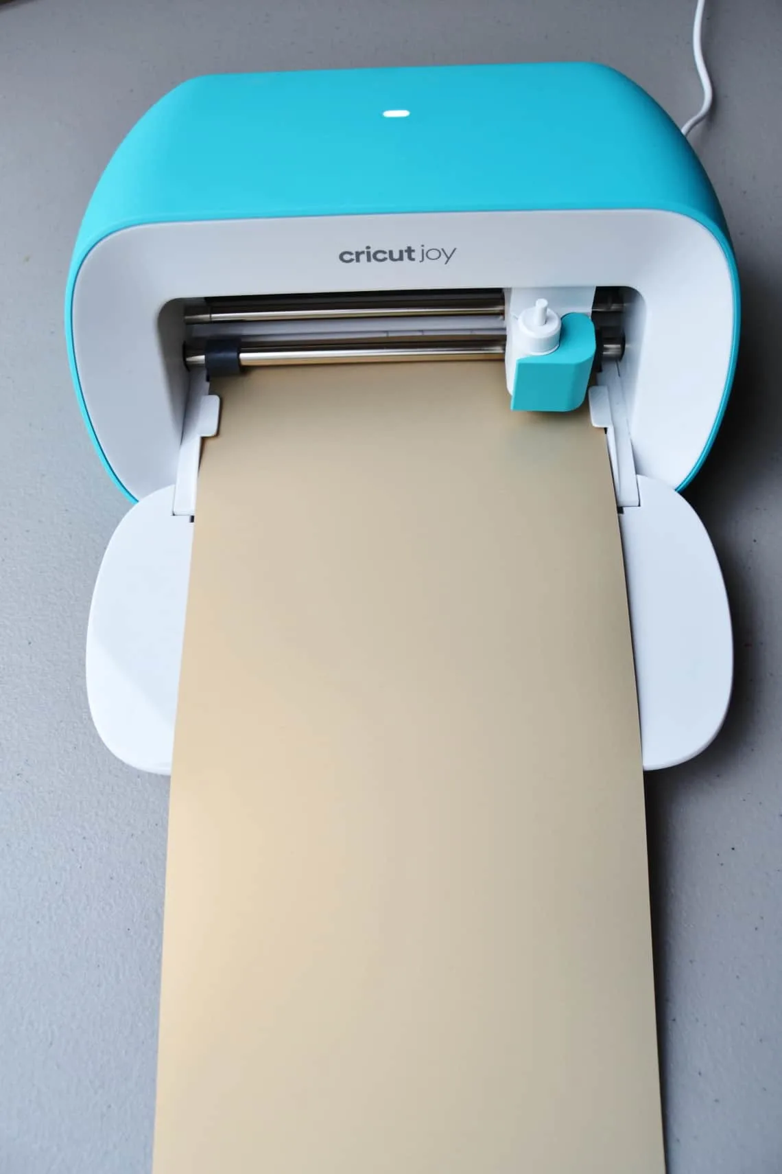 Cricut joy cutting out the vinyl to decorate the graduation cap