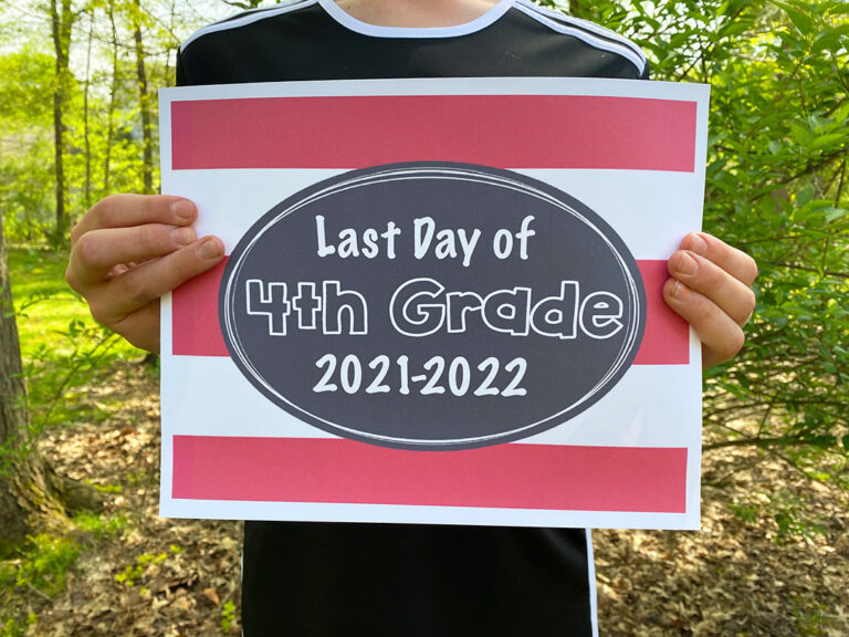 last day of school sign 2022