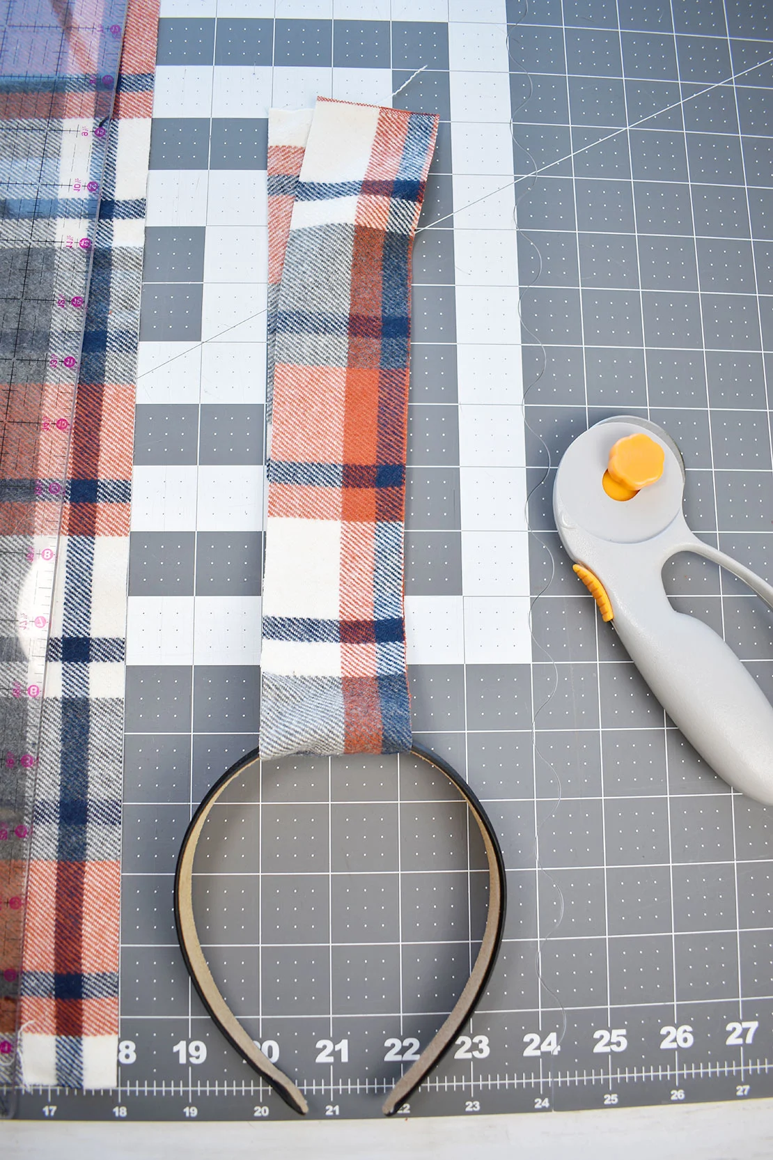 finding the center with the fabric strip