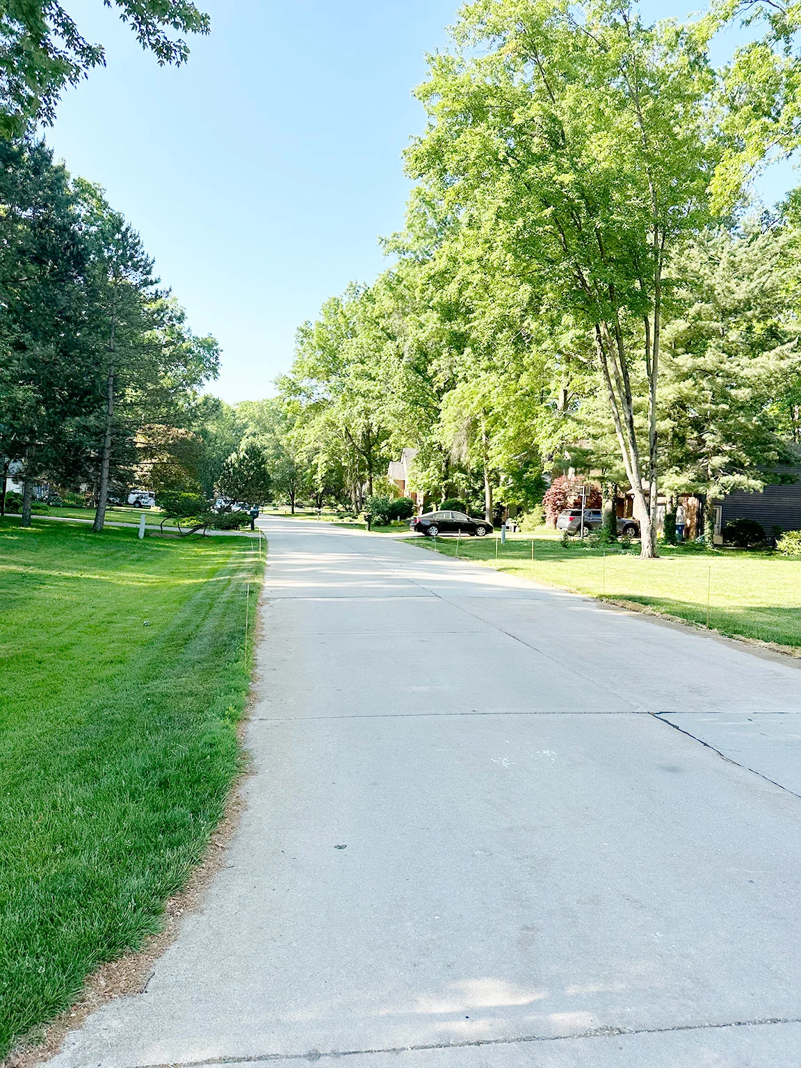 road in neighborhood