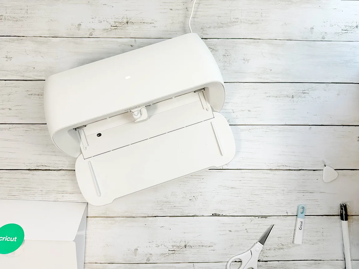 the Cricut Joy Xtra plugged in