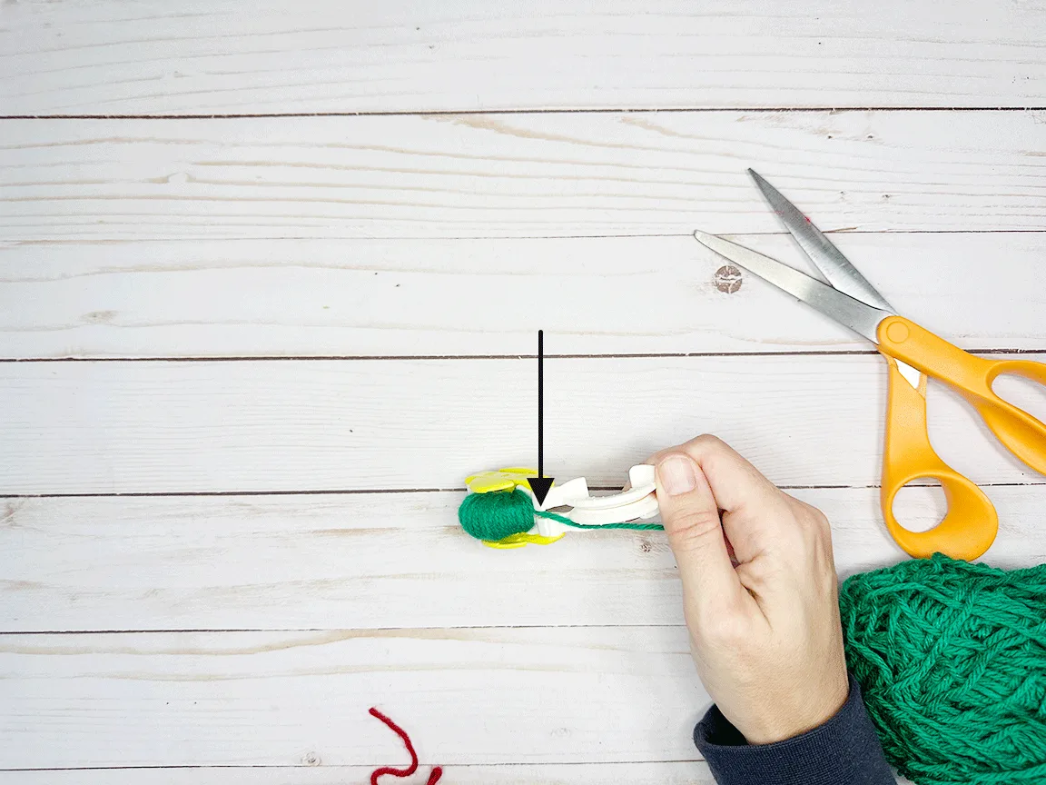 the groove in the middle of the Pom Pom maker indicated by the arrow