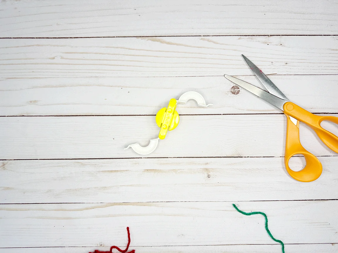 Pom Pom Maker Tool opened up to look like an S