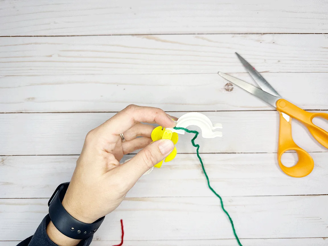 Starting to wrap the yarn around the maker tool